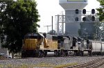 NS 6531 leads train 194 past the signals at Aycock